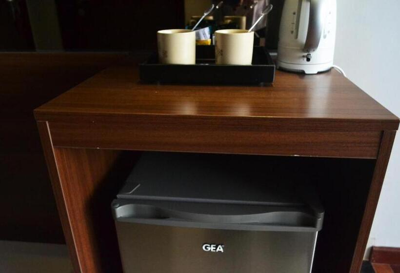جناح جونيور, Grand Cakra Hotel Malang