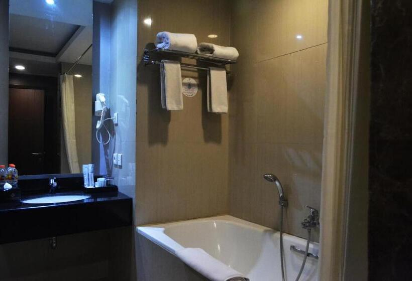 Полулюкс, Grand Cakra Hotel Malang