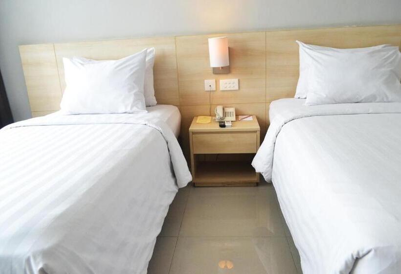 غرفة كلوب, Grand Cakra Hotel Malang