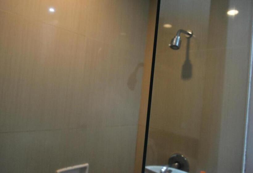 Номер Клуб, Grand Cakra Hotel Malang