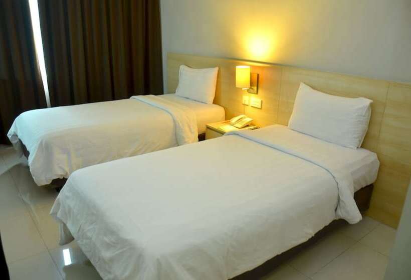 Номер Клуб, Grand Cakra Hotel Malang