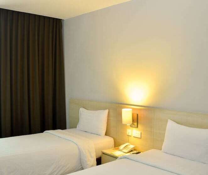 Номер Клуб, Grand Cakra Hotel Malang