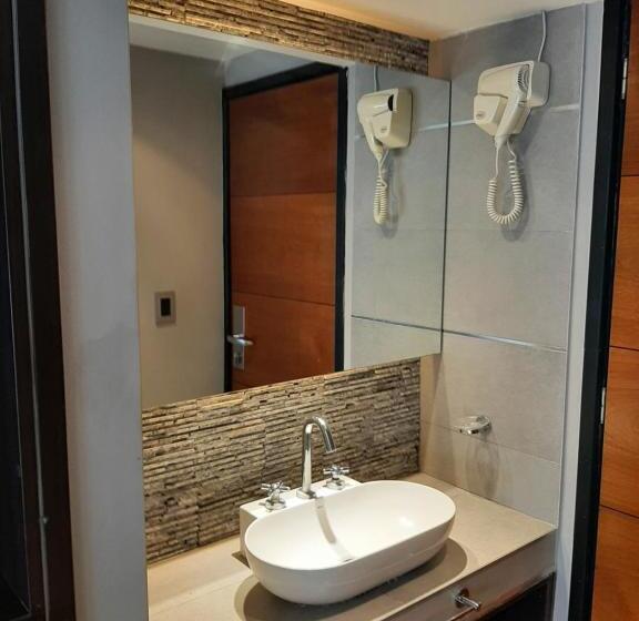 חדר סטנדרט לשלושה, Castellon