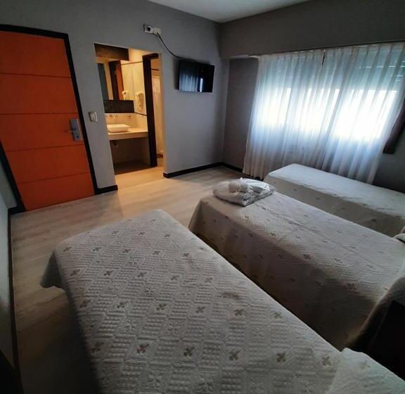 חדר סטנדרט לשלושה, Castellon