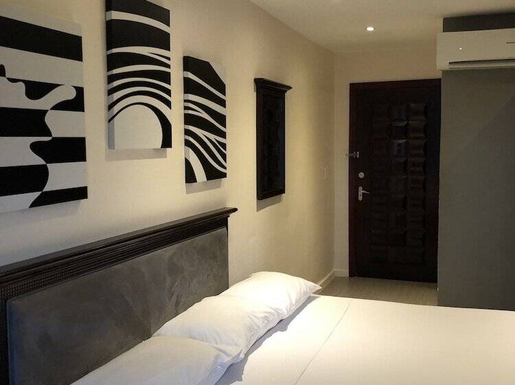 استودیو کامفورت, Curacao Suites