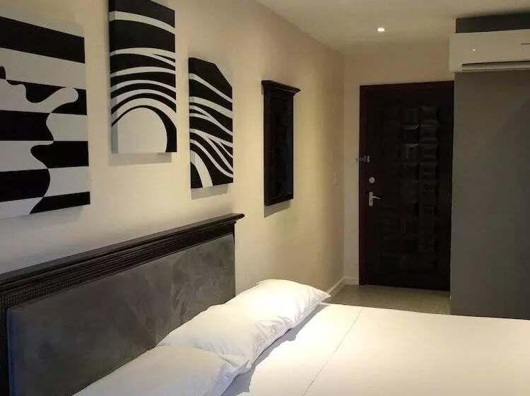 استودیو کامفورت, Curacao Suites