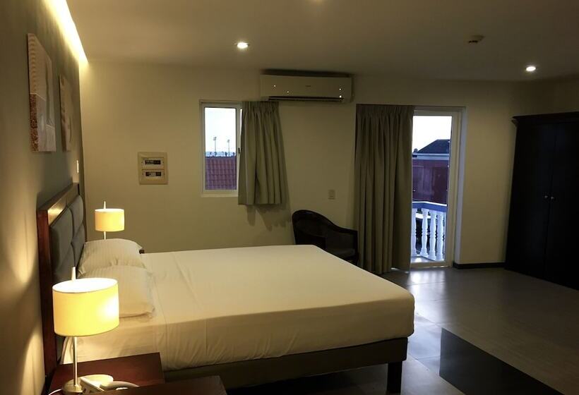 استودیو کامفورت, Curacao Suites