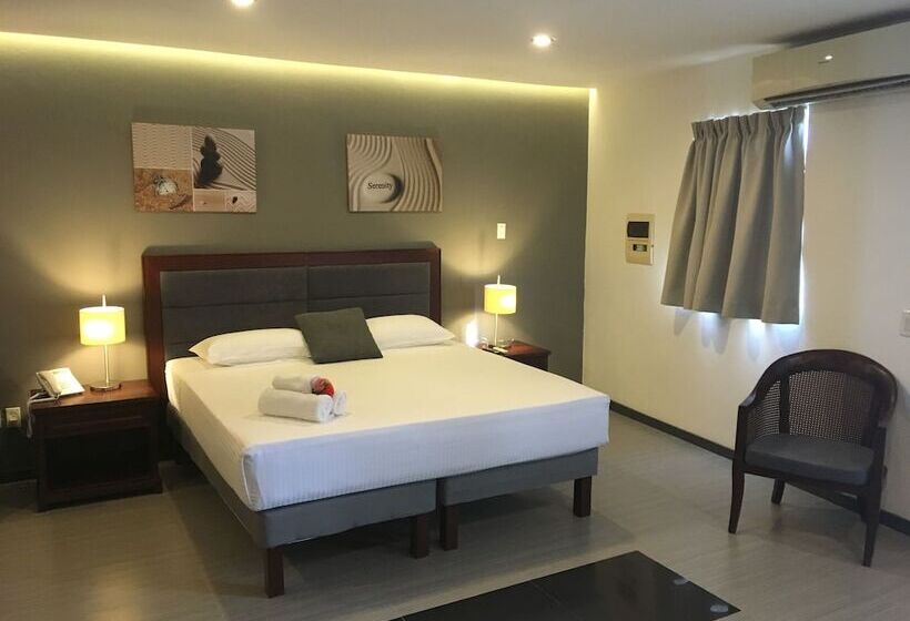 استودیو کامفورت, Curacao Suites