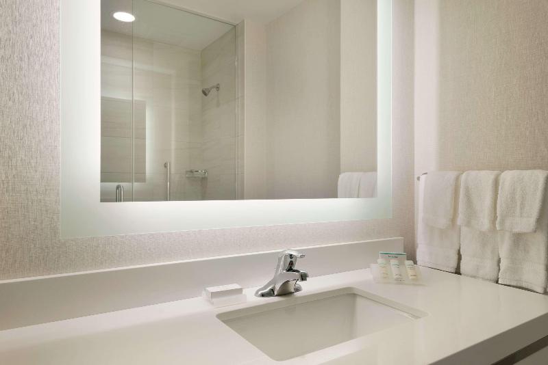 キングサイズベッドのスタンダードルーム, Hilton Garden Inn Rochester/university & Medical Center