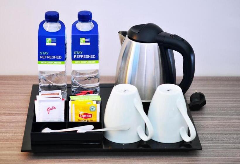琮城市景观的豪华间, Holiday Inn Express Surabaya Centerpoint, An Ihg
