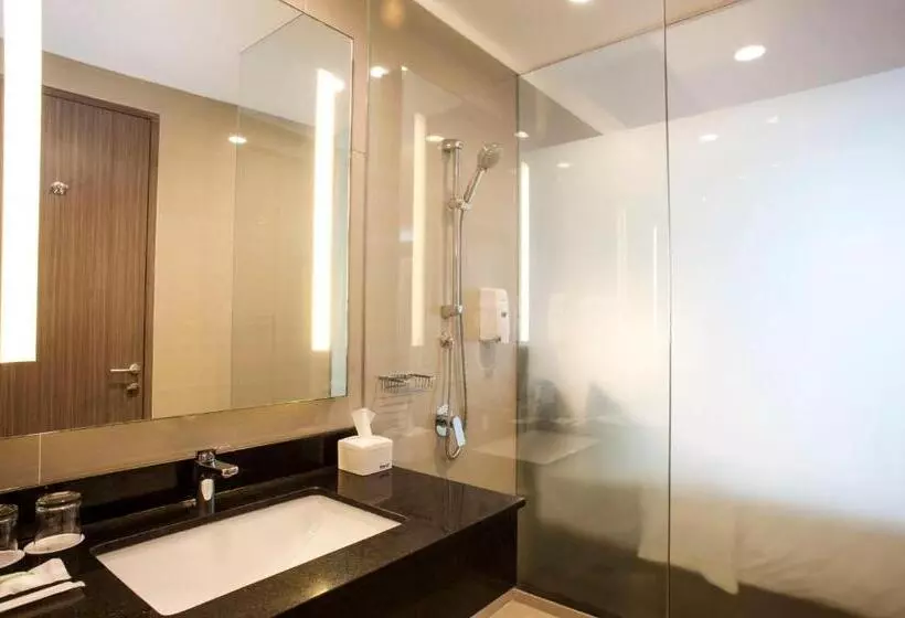 シティビューのデラックスルーム, Holiday Inn Express Surabaya Centerpoint, An Ihg