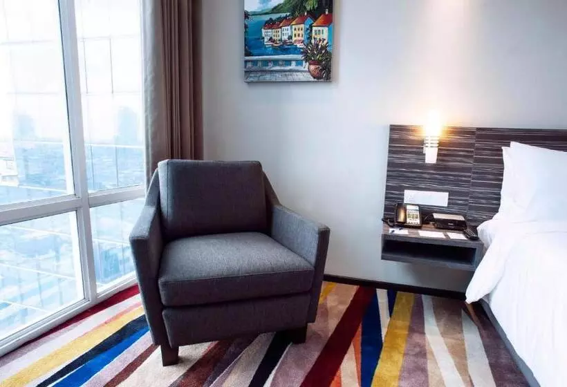 シティビューのデラックスルーム, Holiday Inn Express Surabaya Centerpoint, An Ihg