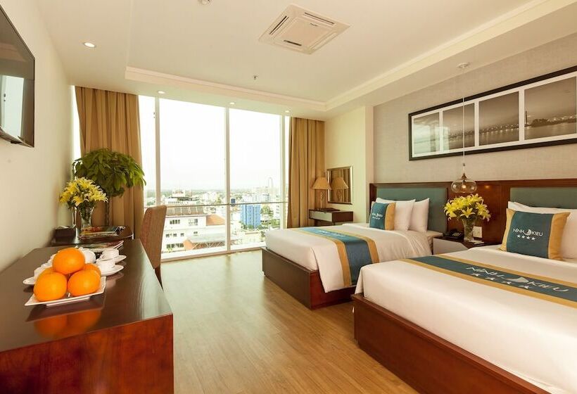 اتاق سوپریور با چشم‌انداز رودخانه, Ninh Kieu Riverside