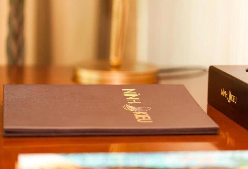 Deluxe room with river view, Ninh Kieu Riverside