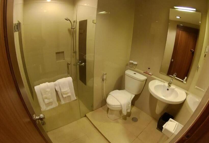 Superior Room King Size Bed, The Naripan