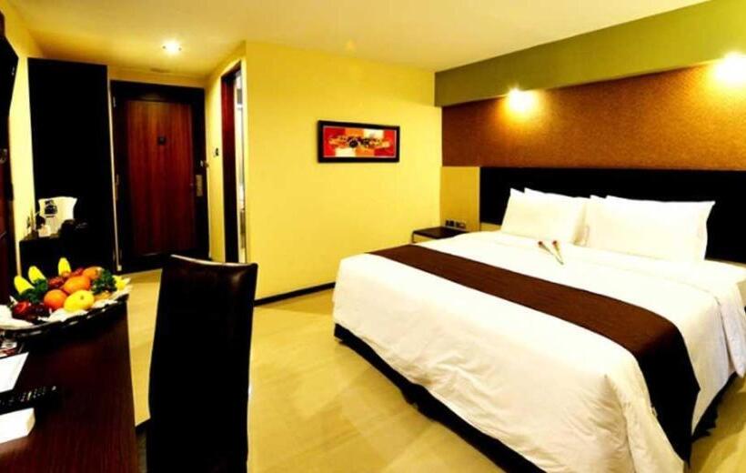 Deluxe Room, The Naripan