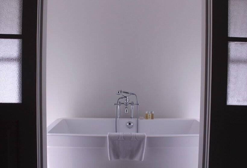 سوییت اجرایی, The Hermitage, A Tribute Portfolio Hotel, Jakarta