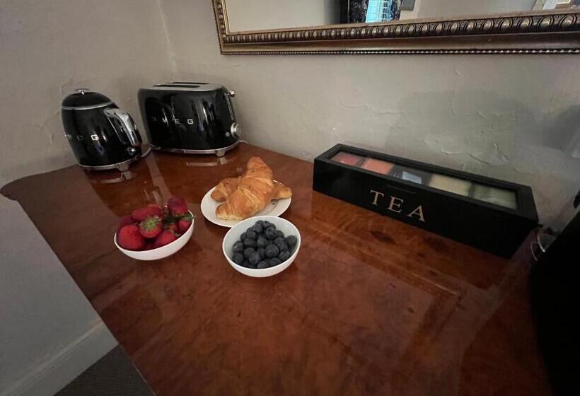 Номер Superior, Private Suite In An Historic 1865 Homestead