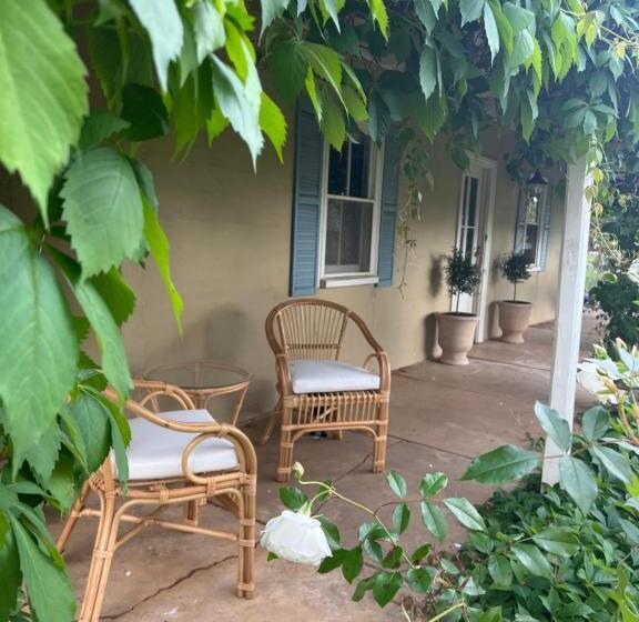 Номер Superior, Private Suite In An Historic 1865 Homestead