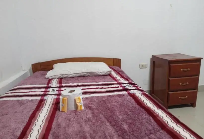 ルームシェアのワンベッド, Hostel Home Trotamundos