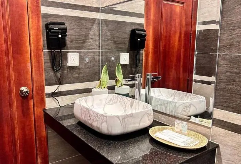 اتاق لوکس خانوادگی, Nyna Villa Guesthouse