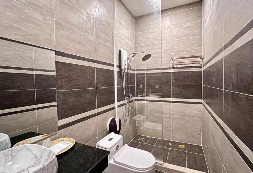 اتاق لوکس خانوادگی, Nyna Villa Guesthouse