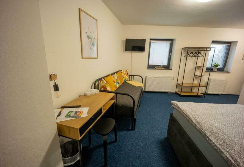 اتاق استاندارد سه نفره, Penzion 7 Pokojů