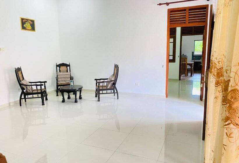 ‫فيلا غرفة نوم واحدة, White Villa