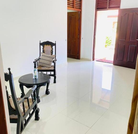 ‫فيلا غرفة نوم واحدة, White Villa