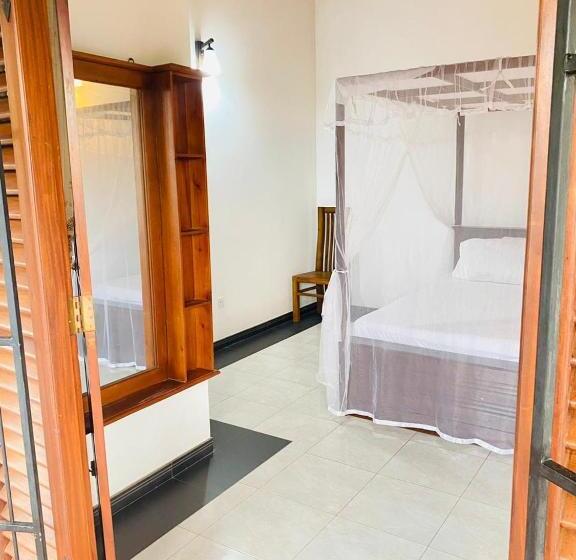 غرفة قياسية مزوَّدة بشُرفة, White Villa