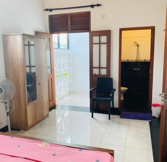 غرفة قياسية, White Villa