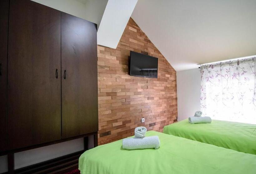 اتاق استاندارد, Hostel Aurora