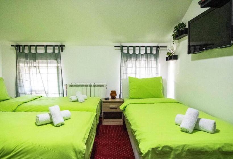 اتاق استاندارد سه نفره, Hostel Aurora