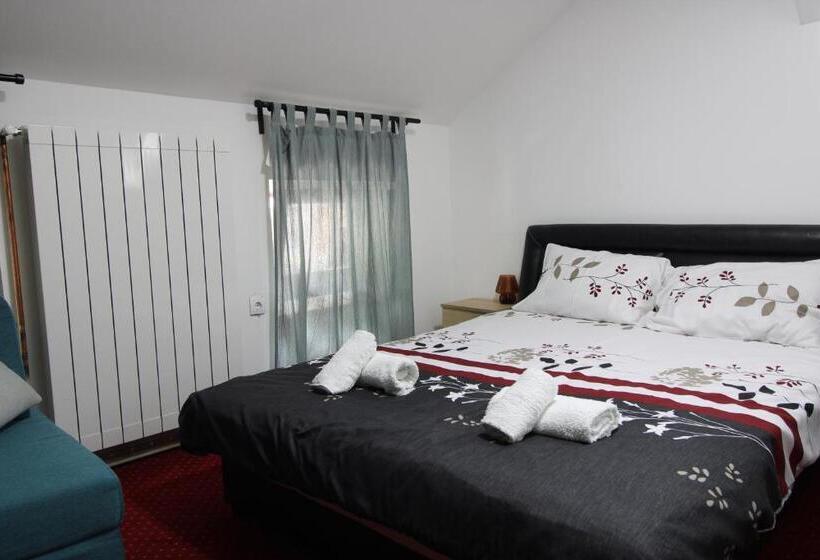 اتاق استاندارد, Hostel Aurora