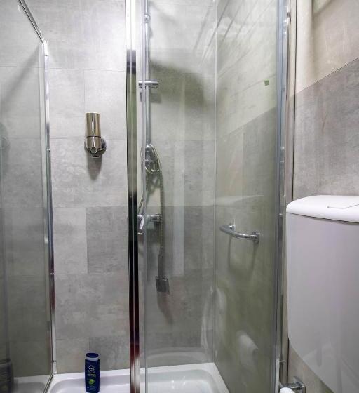 اتاق استاندارد سه نفره, Hostel Aurora