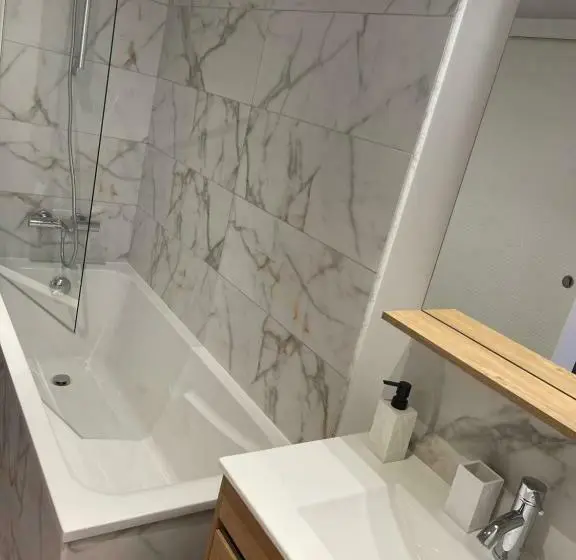 テラス付き1ベッドルームアパートメント, Les Appartements Du Cep’t