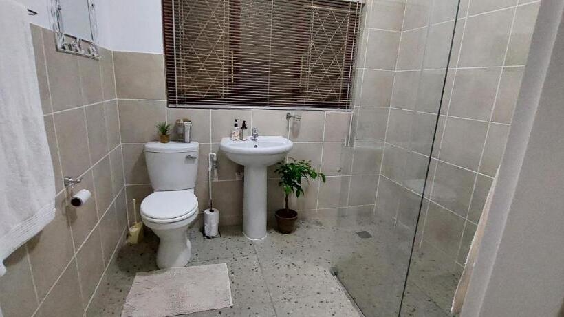 חדר יחיד נוף לגינה, King S Hill Guest House