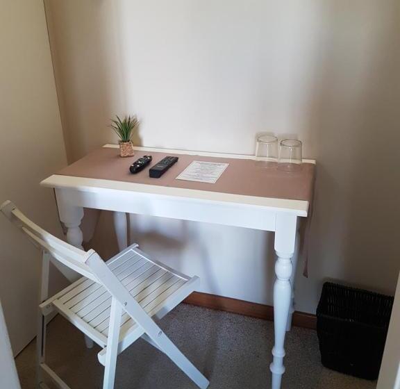 חדר יחיד נוף לגינה, King S Hill Guest House