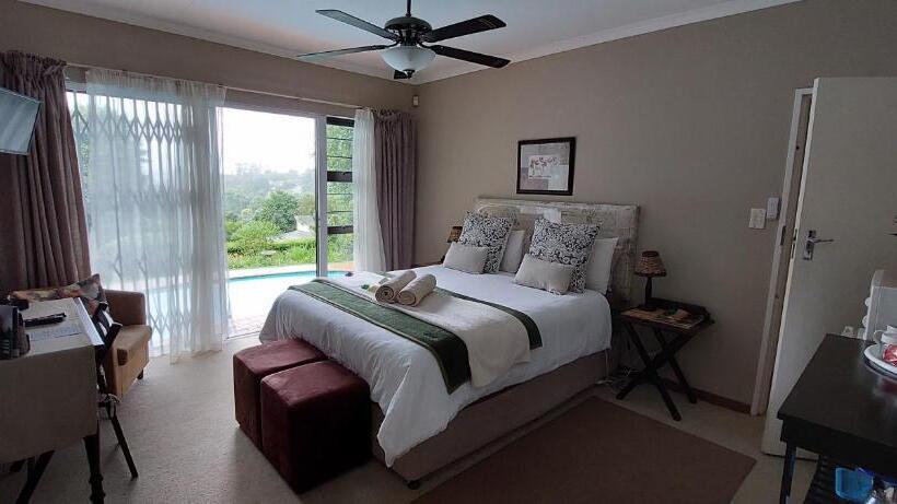 חדר סטנדרט נוף לבריכה, King S Hill Guest House