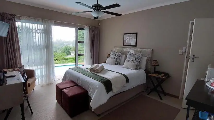 プールビュースタンダードルーム, King S Hill Guest House
