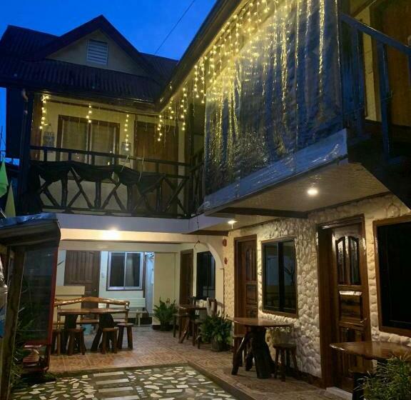 اتاق خانوادگی, Lola Flor S Guest House