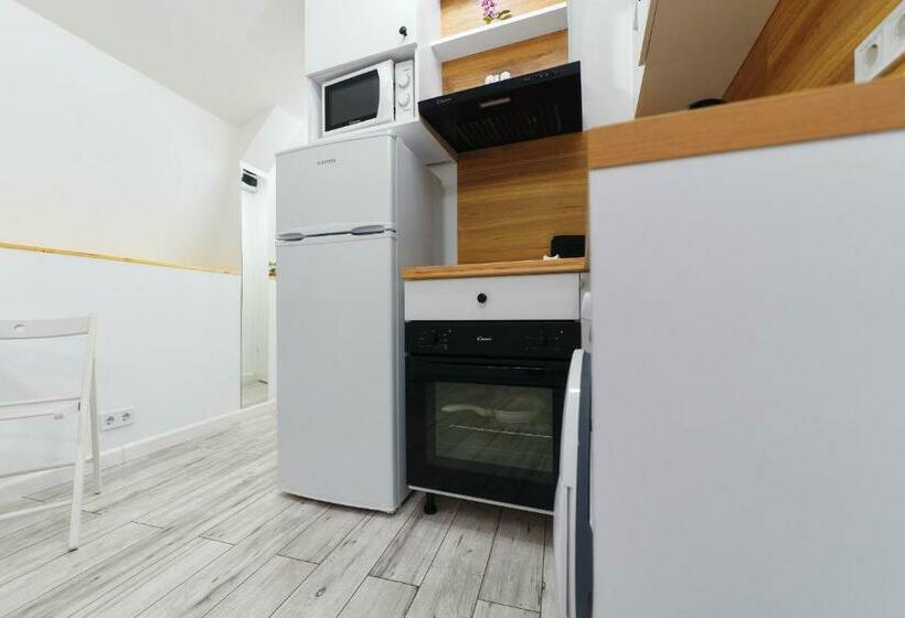 استودیوی لوکس, Bella House Apartaments