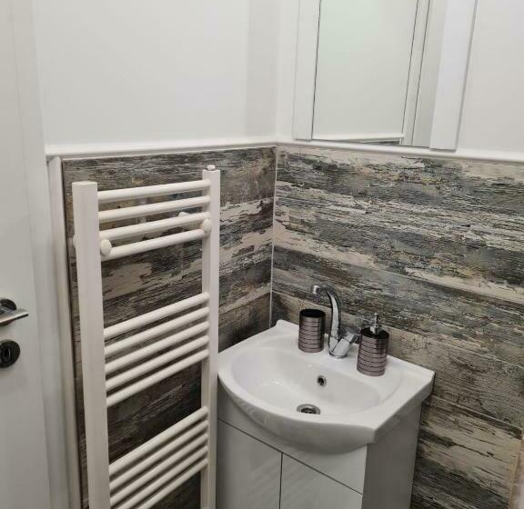 标准工作室, Bella House Apartaments