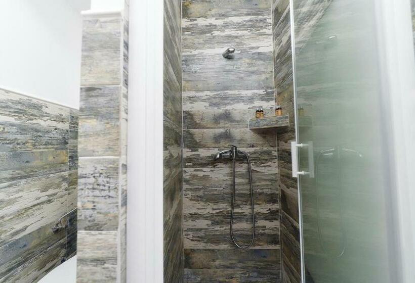 标准工作室, Bella House Apartaments