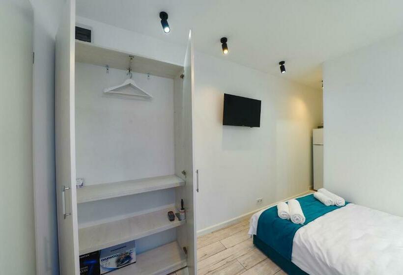 标准工作室, Bella House Apartaments