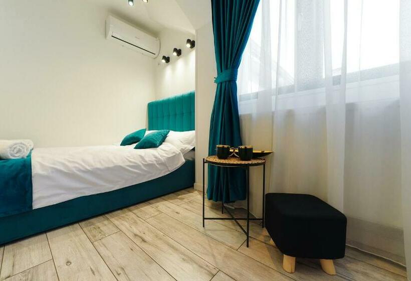 استودیوی استاندارد, Bella House Apartaments