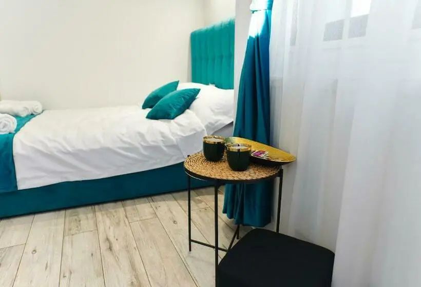 スタンダードスタジオ, Bella House Apartaments
