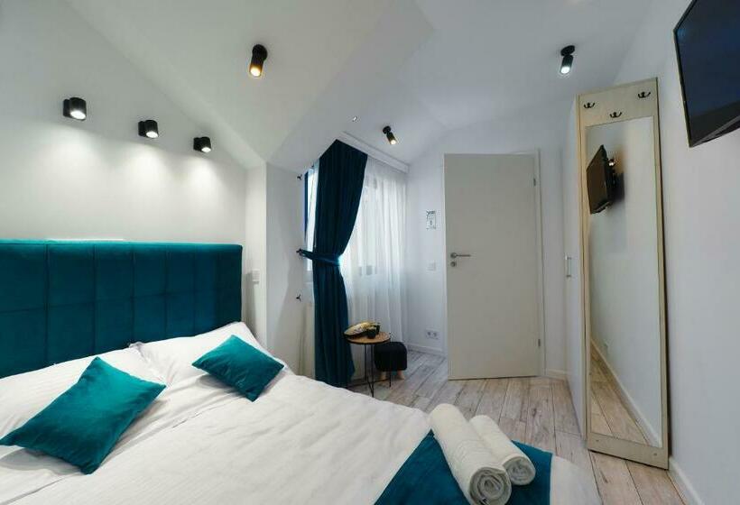 标准工作室, Bella House Apartaments