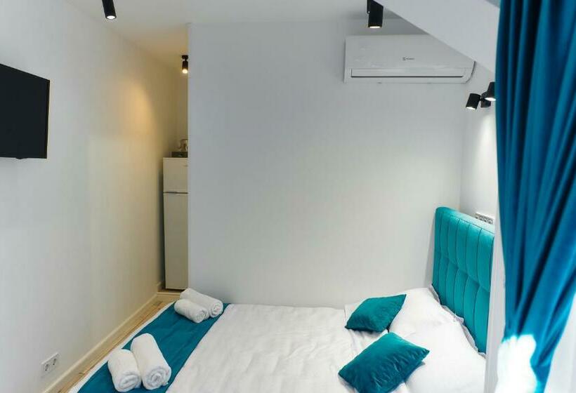 标准工作室, Bella House Apartaments