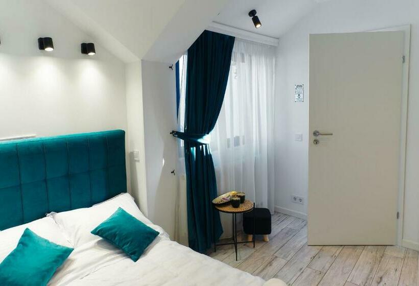 标准工作室, Bella House Apartaments